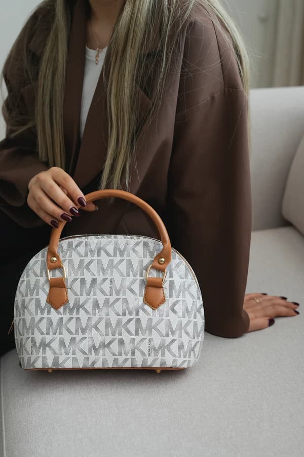 کیف دستی زنانه مدل سطلی دور زیپ ساده — تصویر ۵