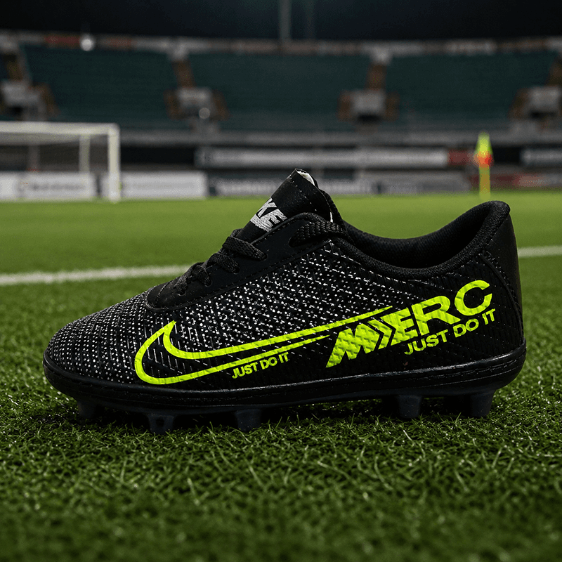 کتونی ورزشی استوک دار پسرانه و مردانه مدل نایک (nike)| سایز36-45| رنگ مشکی | فوتبال چمنی| دوردوخت