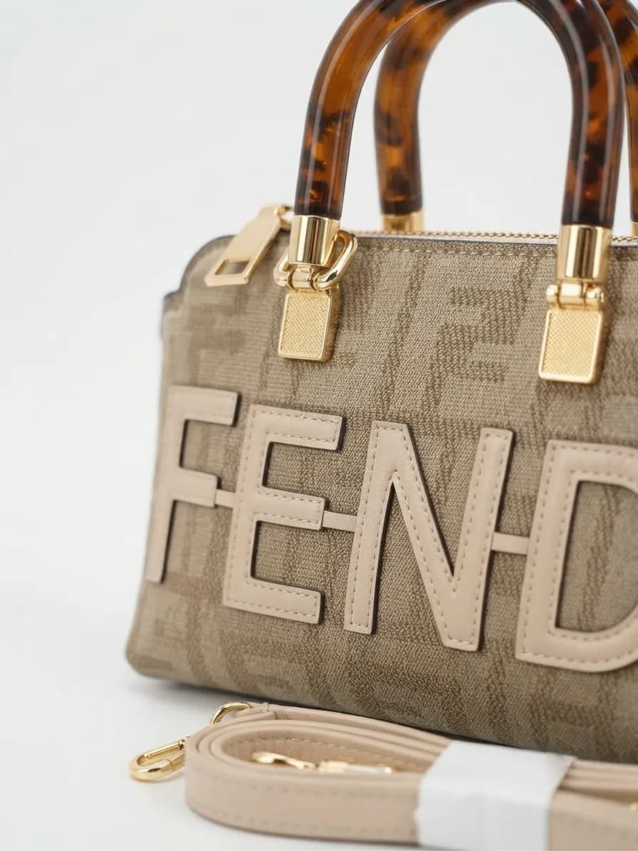 کیف دستی و دوشی فندی | Fendi — تصویر ۳