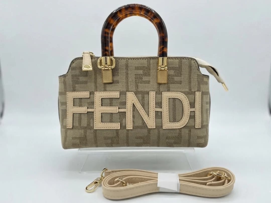 کیف دستی و دوشی فندی | Fendi — تصویر ۴