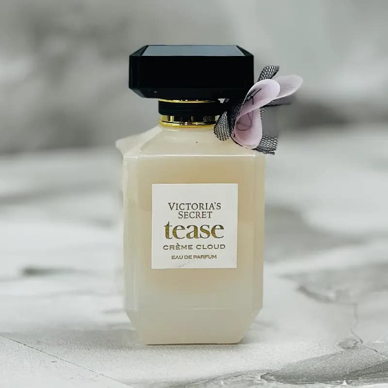 عطر زنانه ویکتوریا سکرت مدل Tease Crème Cloud | حجم 100 میل — تصویر ۴