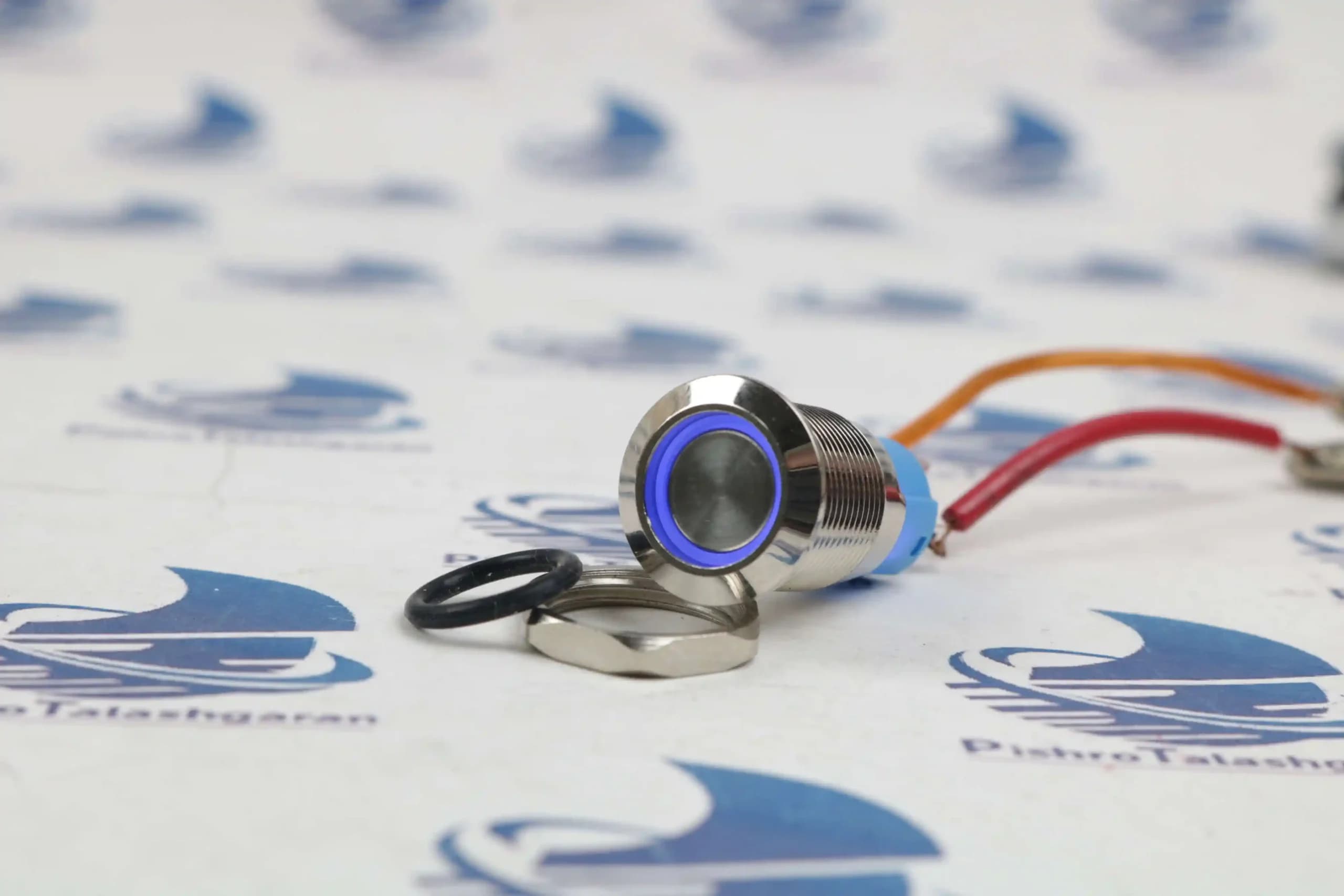 کلید فشاری چراغ دار آبی قطر 12mm ولتاژ 12V/24V