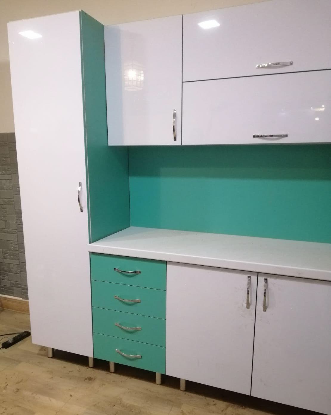 کابینت و دکور مطب دندانپزشکی — تصویر ۹