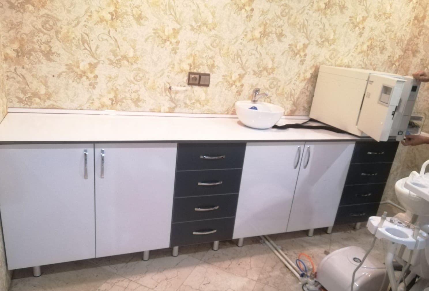 کابینت و دکور مطب دندانپزشکی — تصویر ۱۲