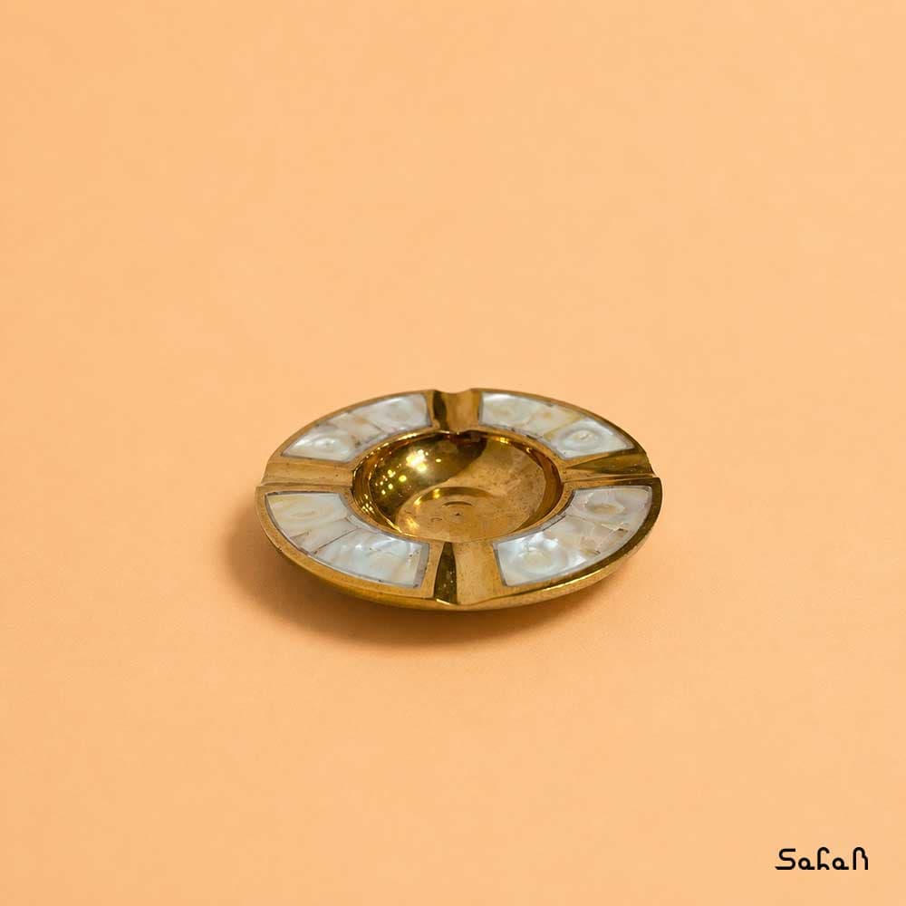 زیر سیگاری برنج و صدف طرح دایره — تصویر ۳