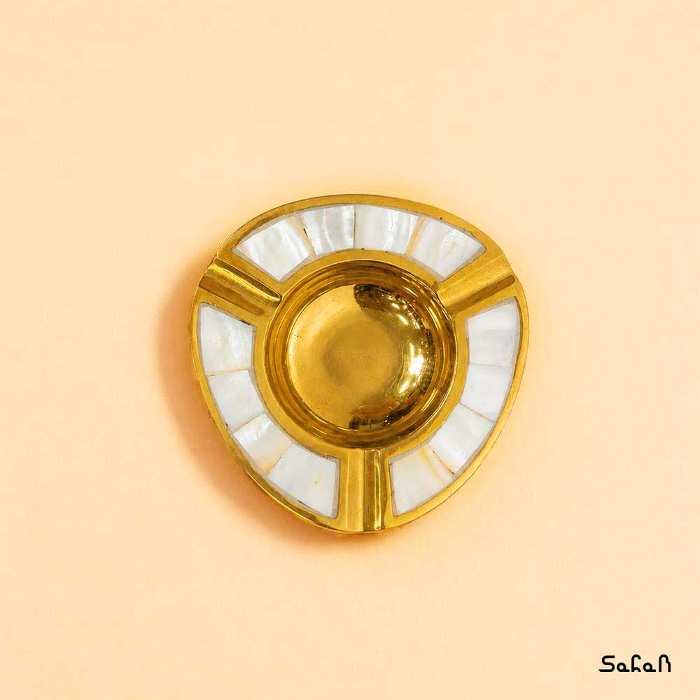 زیر سیگاری برنج و صدف طرح مثلث — تصویر ۴