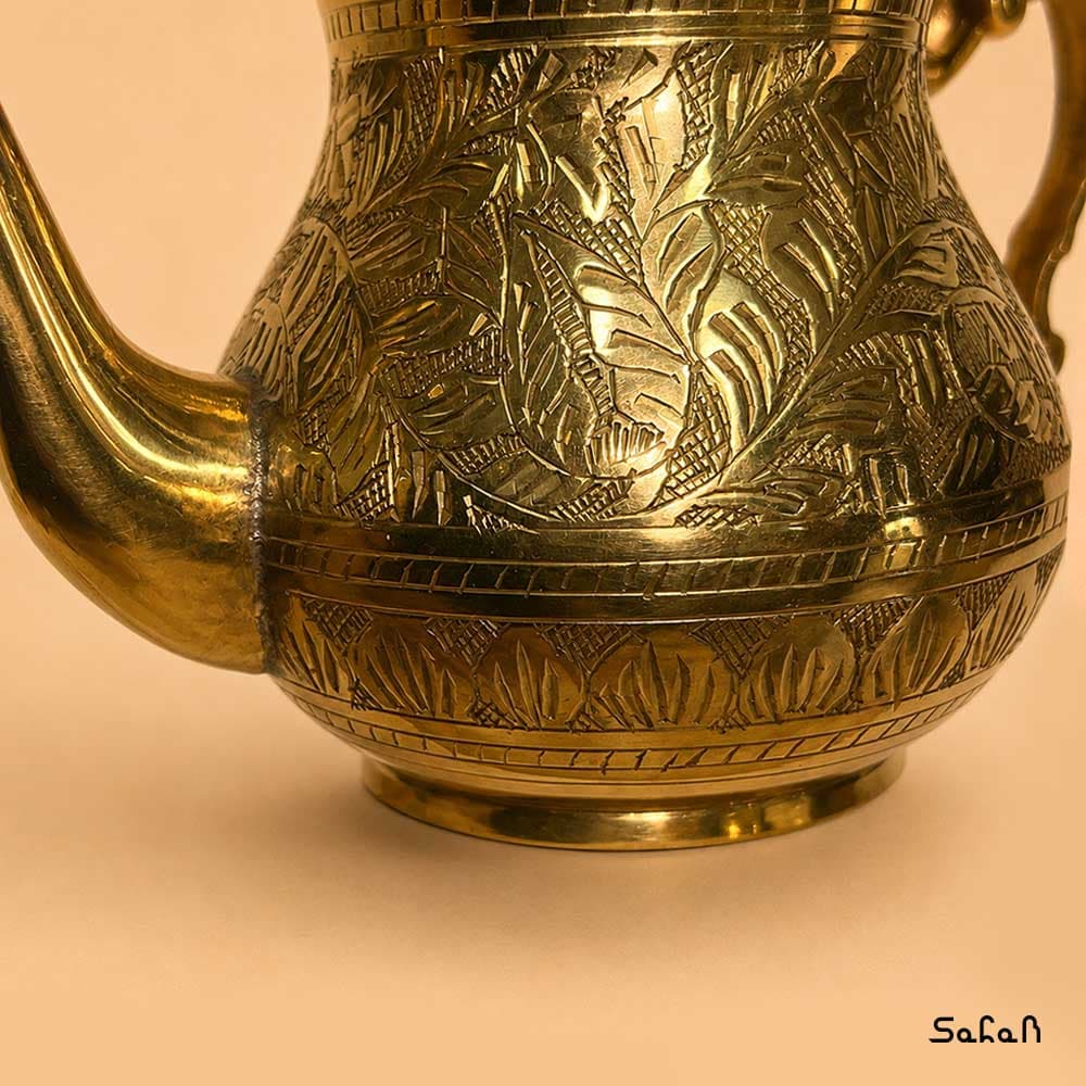 قوری برنجی قلم زنی طرح کروت بری — تصویر ۳