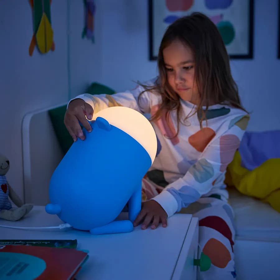 چراغ رومیزی کودک LED قابل تنظیم نور/آبی سگی ایکیا مدل GREJSIMOJS — تصویر ۱۱