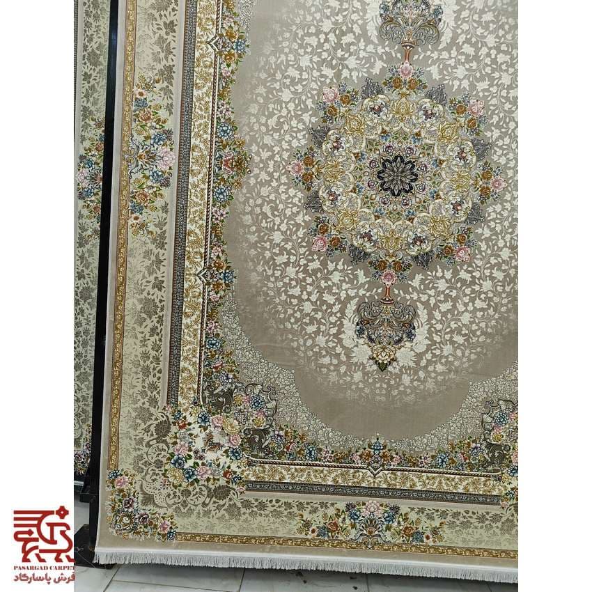 فرش 700 شانه ماشینی گل برجسته طرح سوفیا نقره ای — تصویر ۳