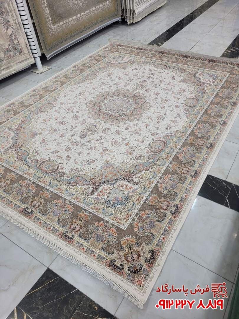 فرش اصفهان کرم 1500 شانه تراکم 4500