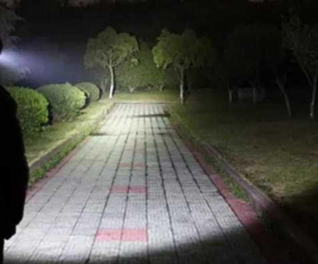 چراغ قوه پلیسی شارژی کوچک — تصویر ۱۲