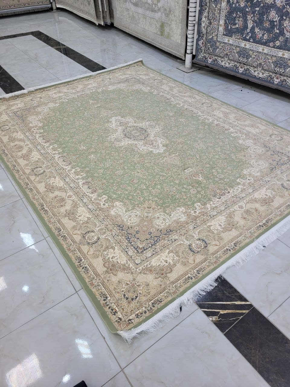 فرش سبز 1500 شانه طرح دستباف هانا — تصویر ۳