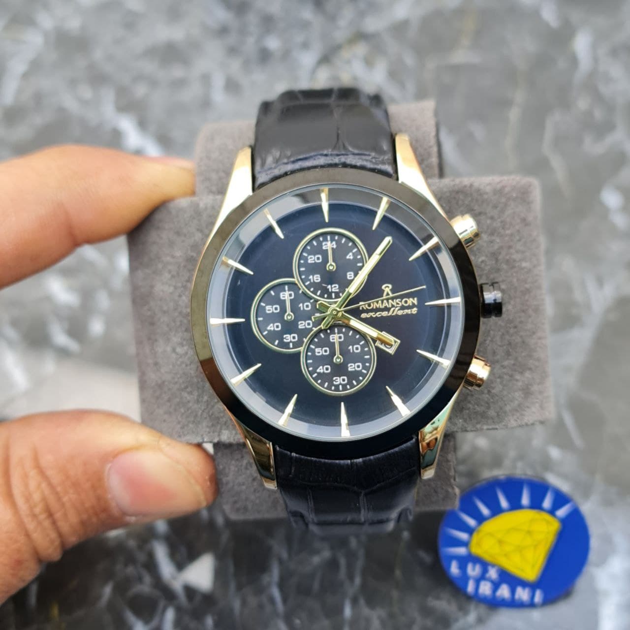 ساعت رومانسون الگانس کد 4712 بند چرم قاب مشکی و طلایی صفحه مشکی — تصویر ۵