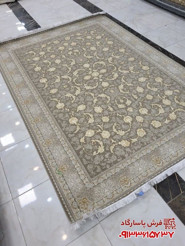 فرش نسکافه ای طلایی 700 شانه گل برجسته طرح ملک — تصویر ۷