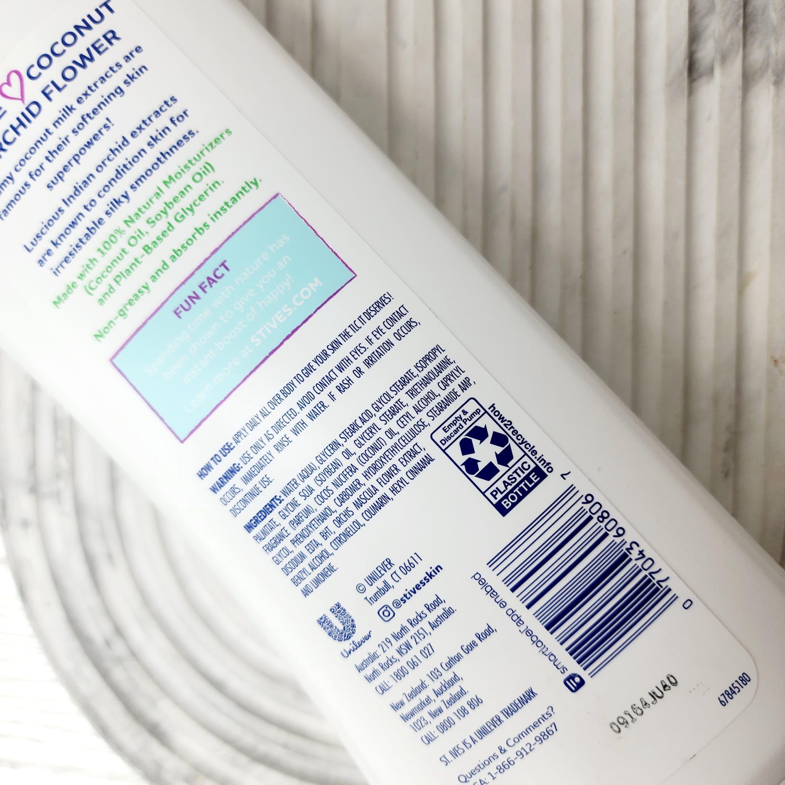 لوسیون بدن نارگیل و گل ارکیده سینت ایوز St Ives Softening Coconut and Orchid حجم 621 میلی لیتر — تصویر ۹