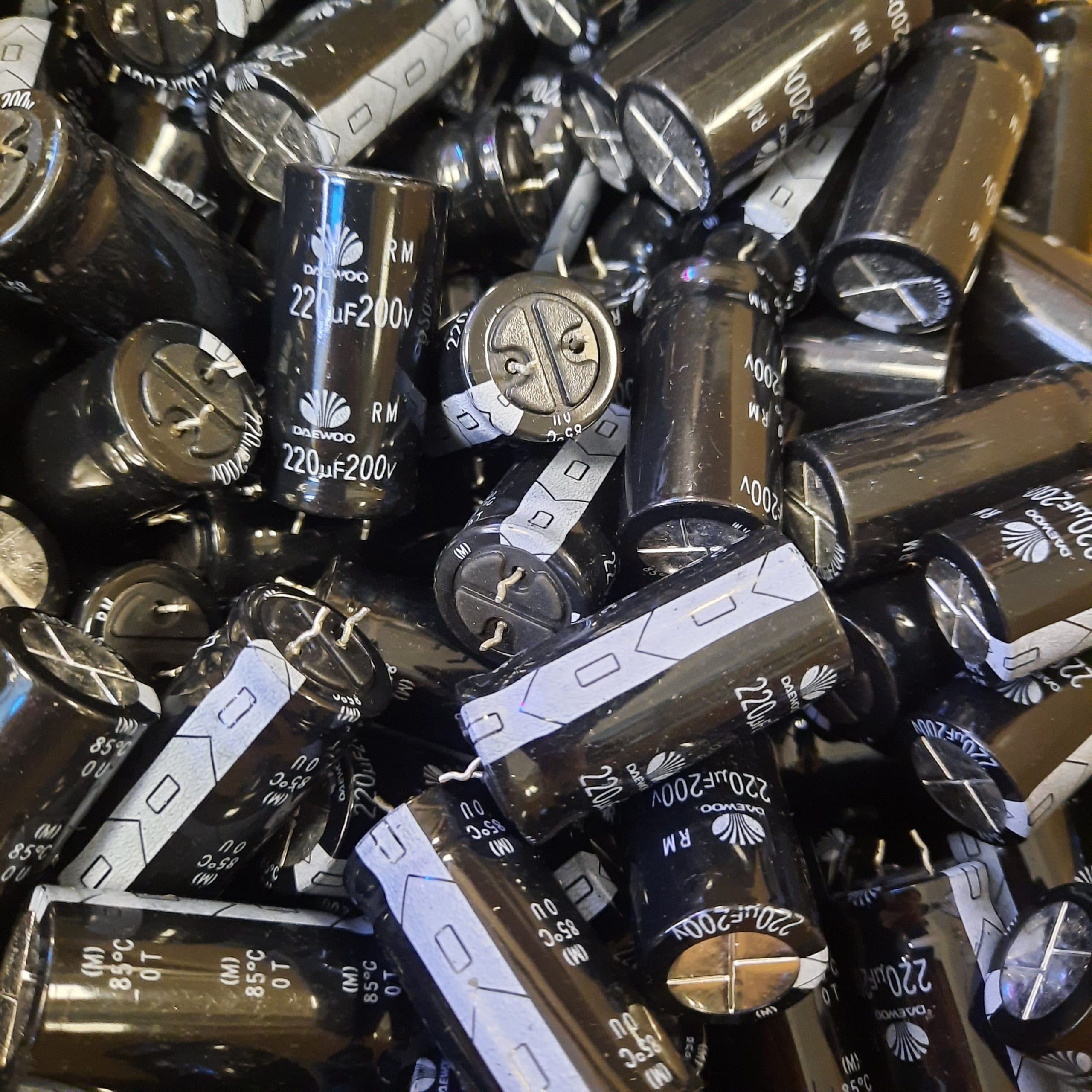خازن الکترولیت 220uF-200V | فروش عمده — تصویر ۴