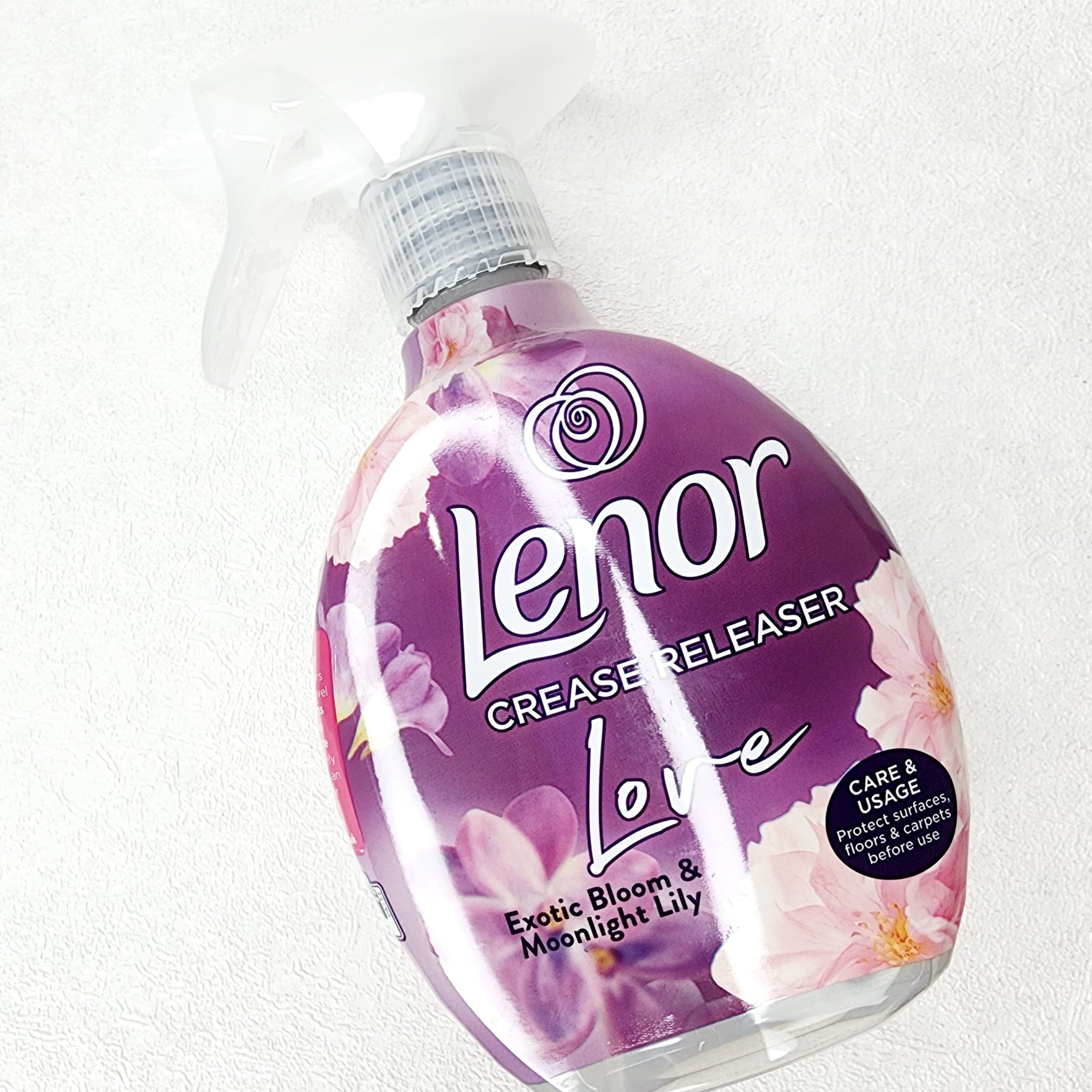 اسپری ضدچروک و اتو لباس لنور رایحه شکوفه و سوسن شب تاب Lenor Exotic Bloom & Moonlight Lily حجم 500 میل — تصویر ۳