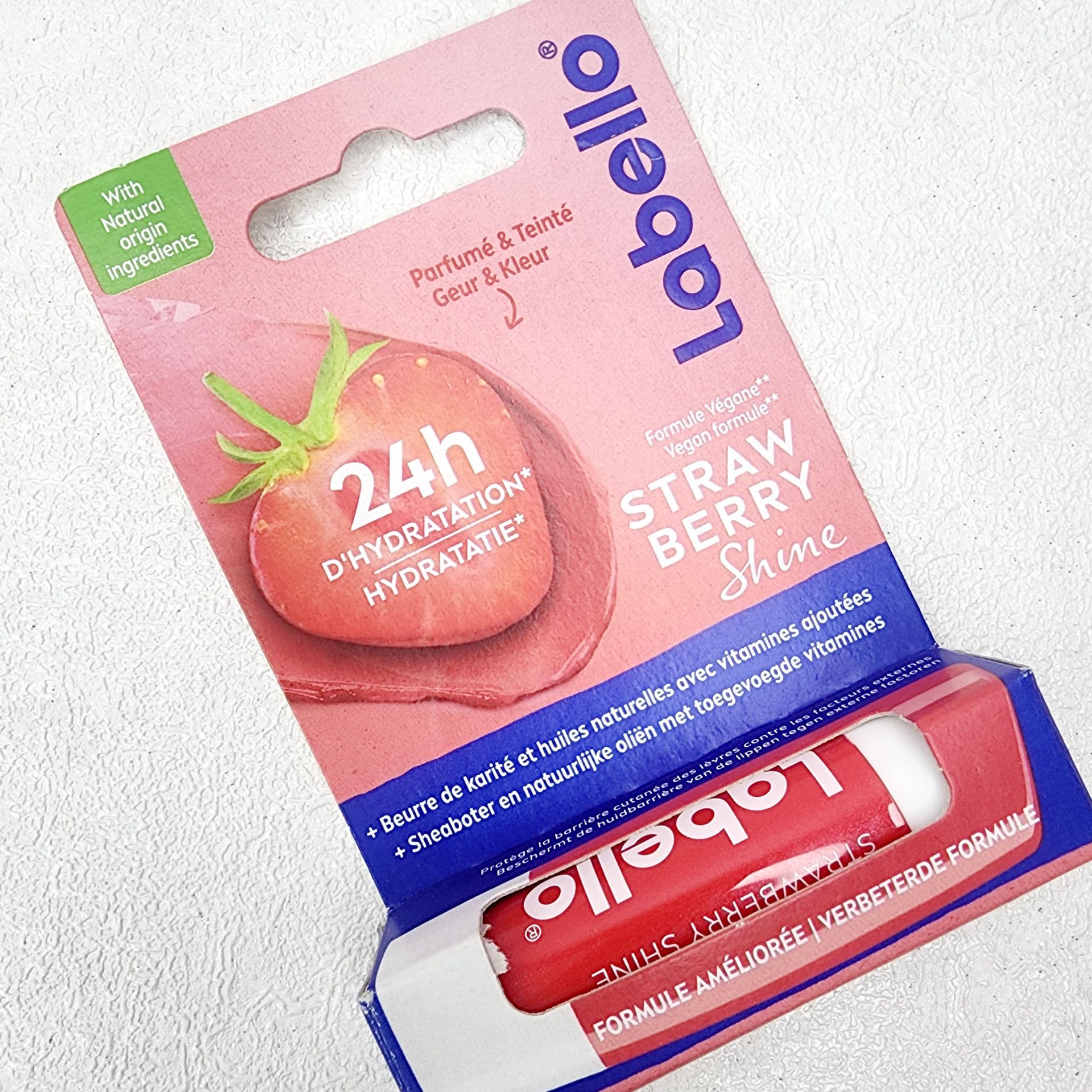 بالم لب توت فرنگی لبلو Labello مدل Strawberry Shine مرطوب کننده و نرم کننده لب — تصویر ۳