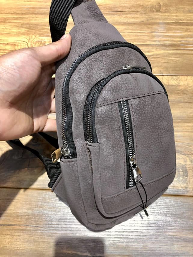 بادی بگ طرح چرم مات رنگ قهوه ای شکلاتی — تصویر ۶