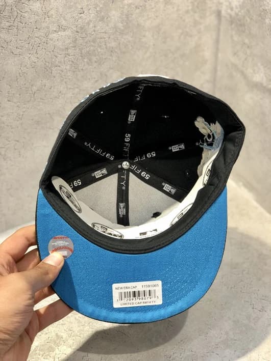 کلاه کپ برند New Era فیت بک سایز 7 طرح NY مجسمه آزادی مشکی — تصویر ۸