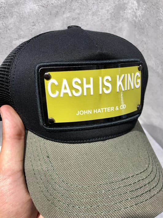 کلاه بیسبالی پشت توری مستر کوالیتی طرح جان هتر Cash Is King — تصویر ۷