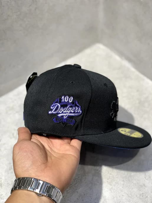 کلاه کپ برند New Era فیت بک سایز 1/8 7 طرح لس آنجلس داجرز مشکی — تصویر ۴
