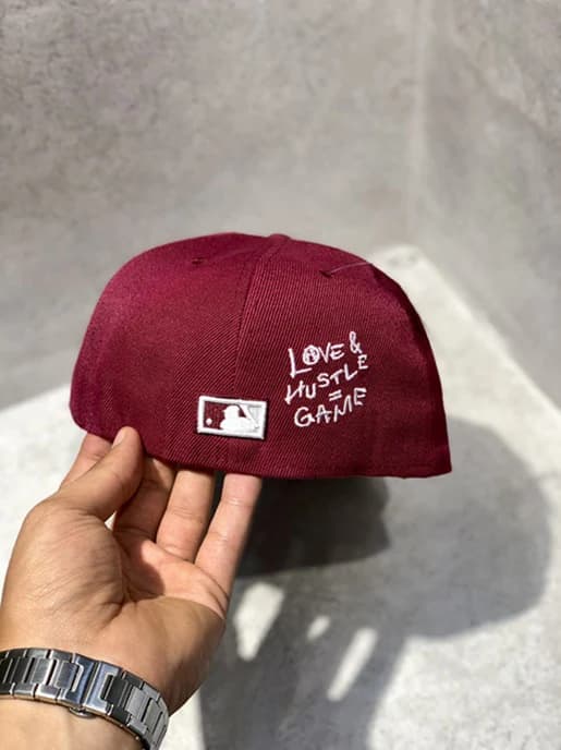 کلاه کپ برند New Era فیت بک سایز 1/8 7 طرح فیلادلفیا زرشکی — تصویر ۵