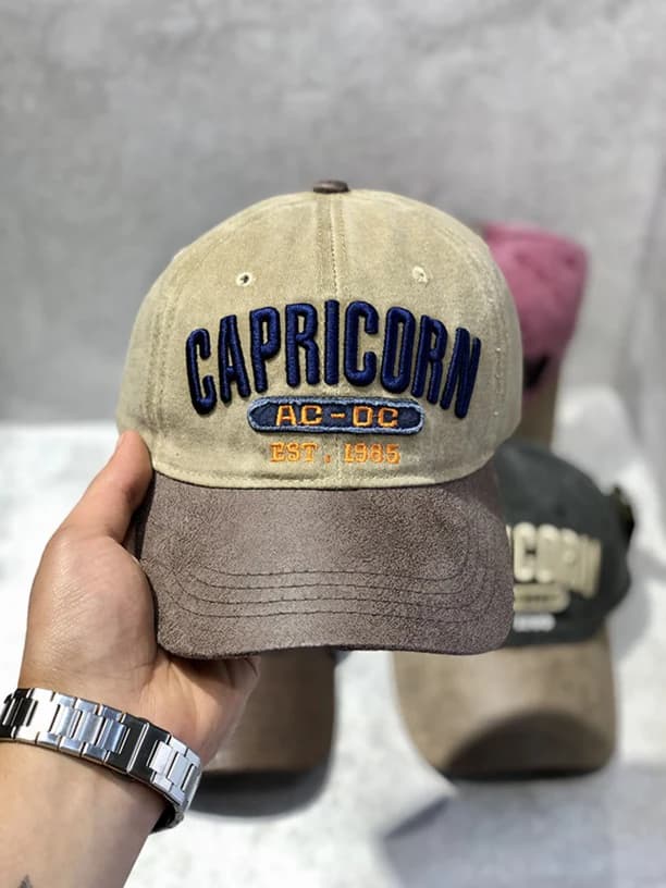 کلاه بیسبالی سنگشور طرح گلدوزی Capricorn دو رنگ شکلاتی — تصویر ۳