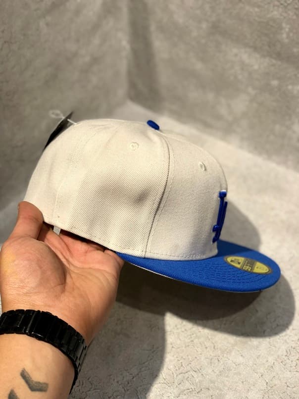 کلاه کپ برند New Era فیت بک سایز 1/4 7 طرح LA سفید آبی — تصویر ۶