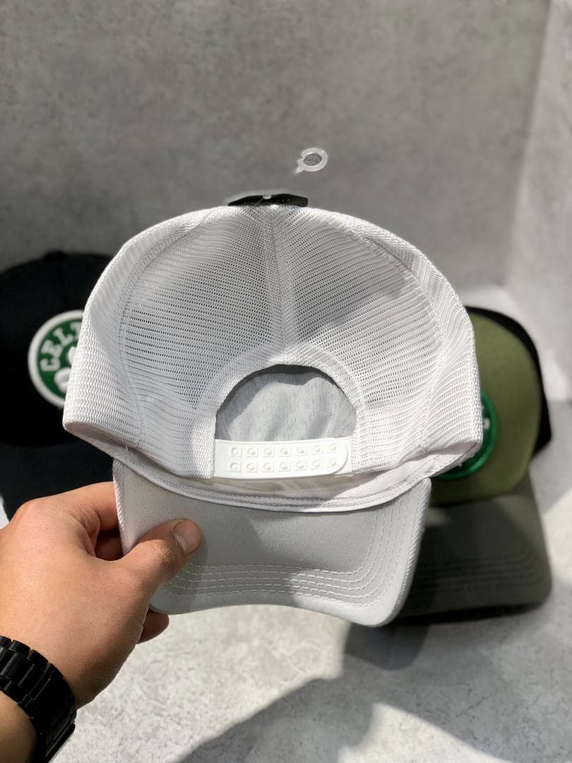 کلاه بیسبالی پشت توری مستر کوالیتی طرح تیم Celtics — تصویر ۶