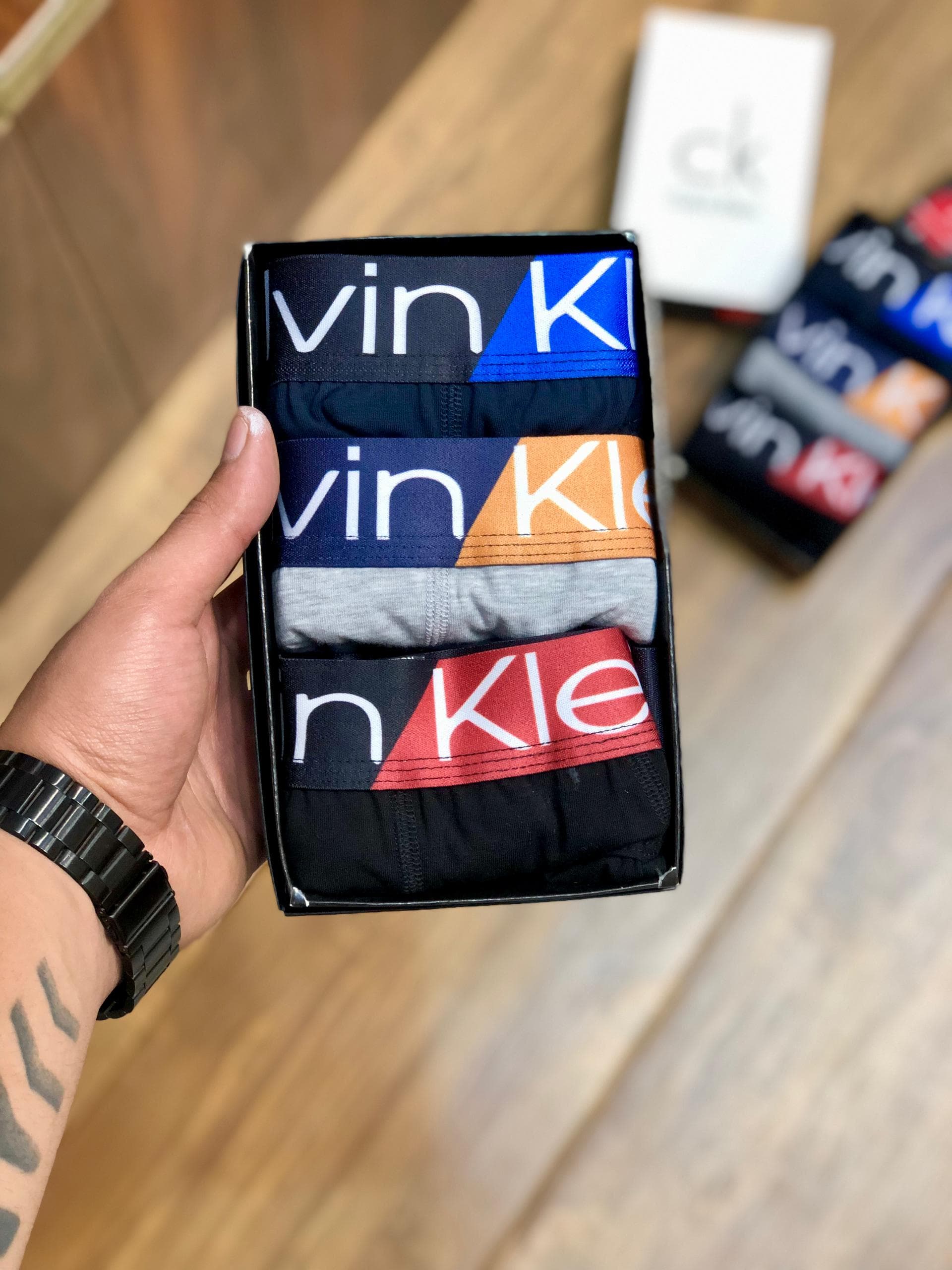 شورت مردانه برند Calvin Klein طرح کش پهن — تصویر ۴