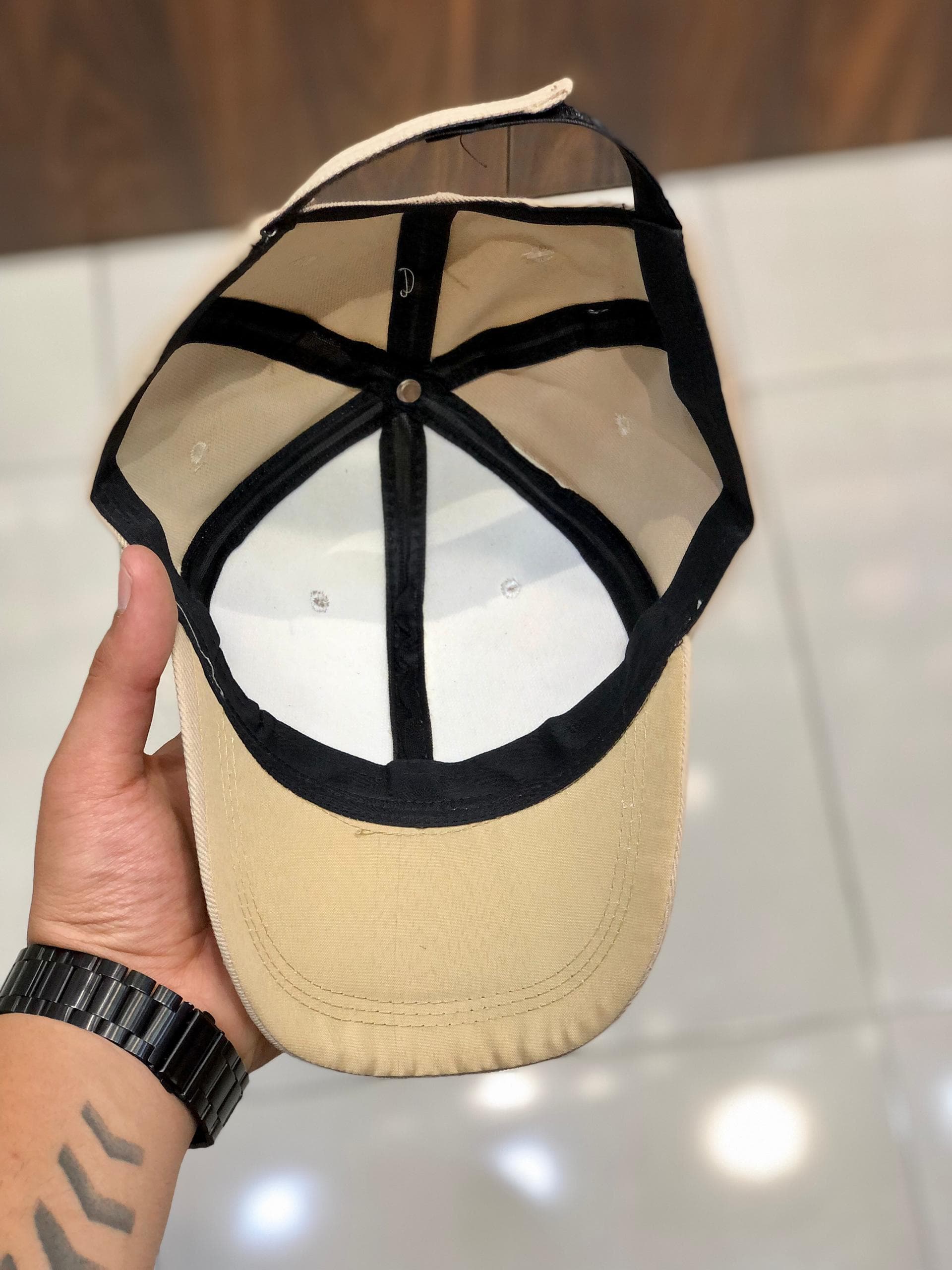 کلاه بیسبالی ساده کتان کرم — تصویر ۷