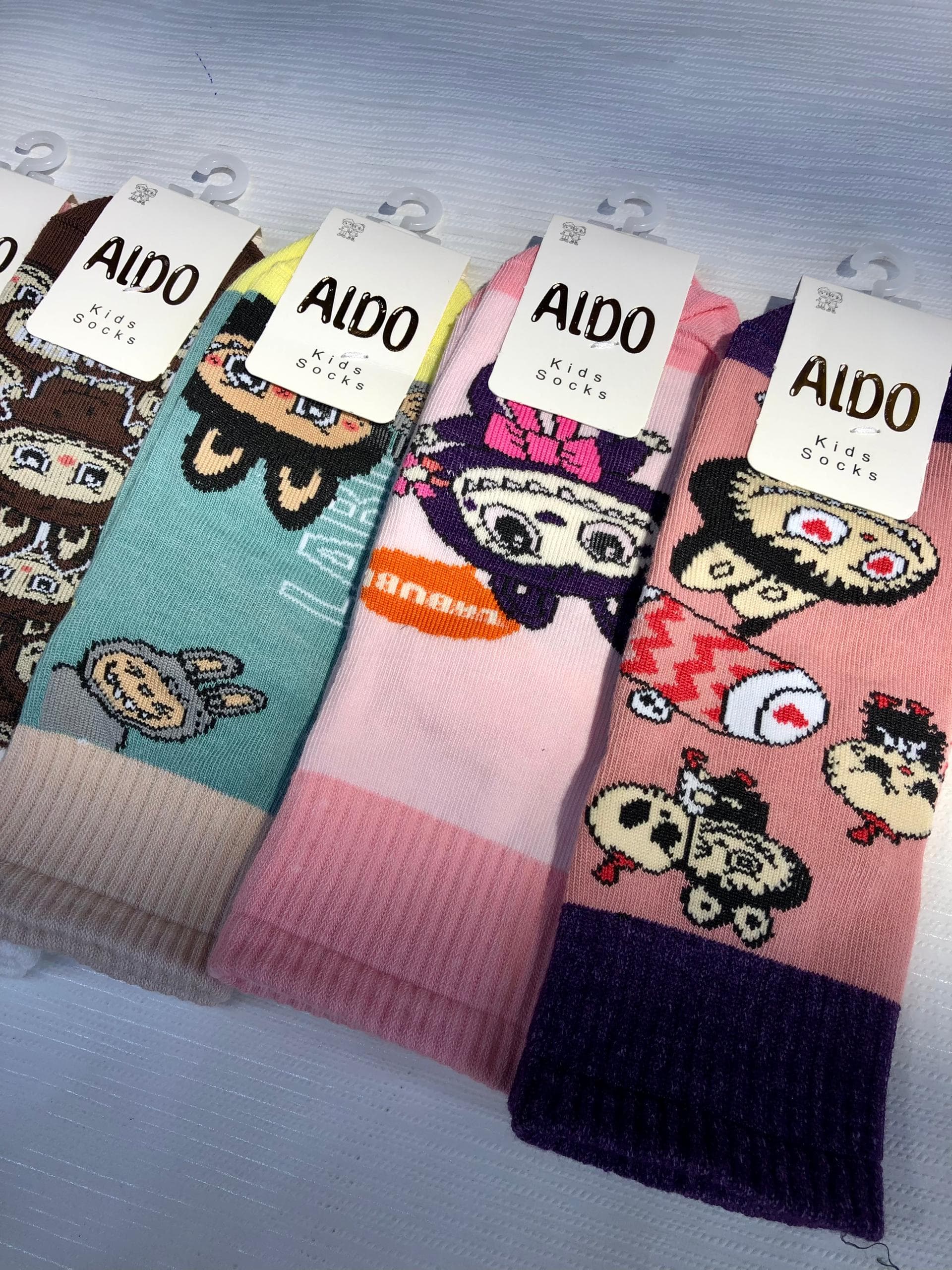 جوراب نیمساق بچگانه برند Aldo طرح لبوبو سایز 6 — تصویر ۴