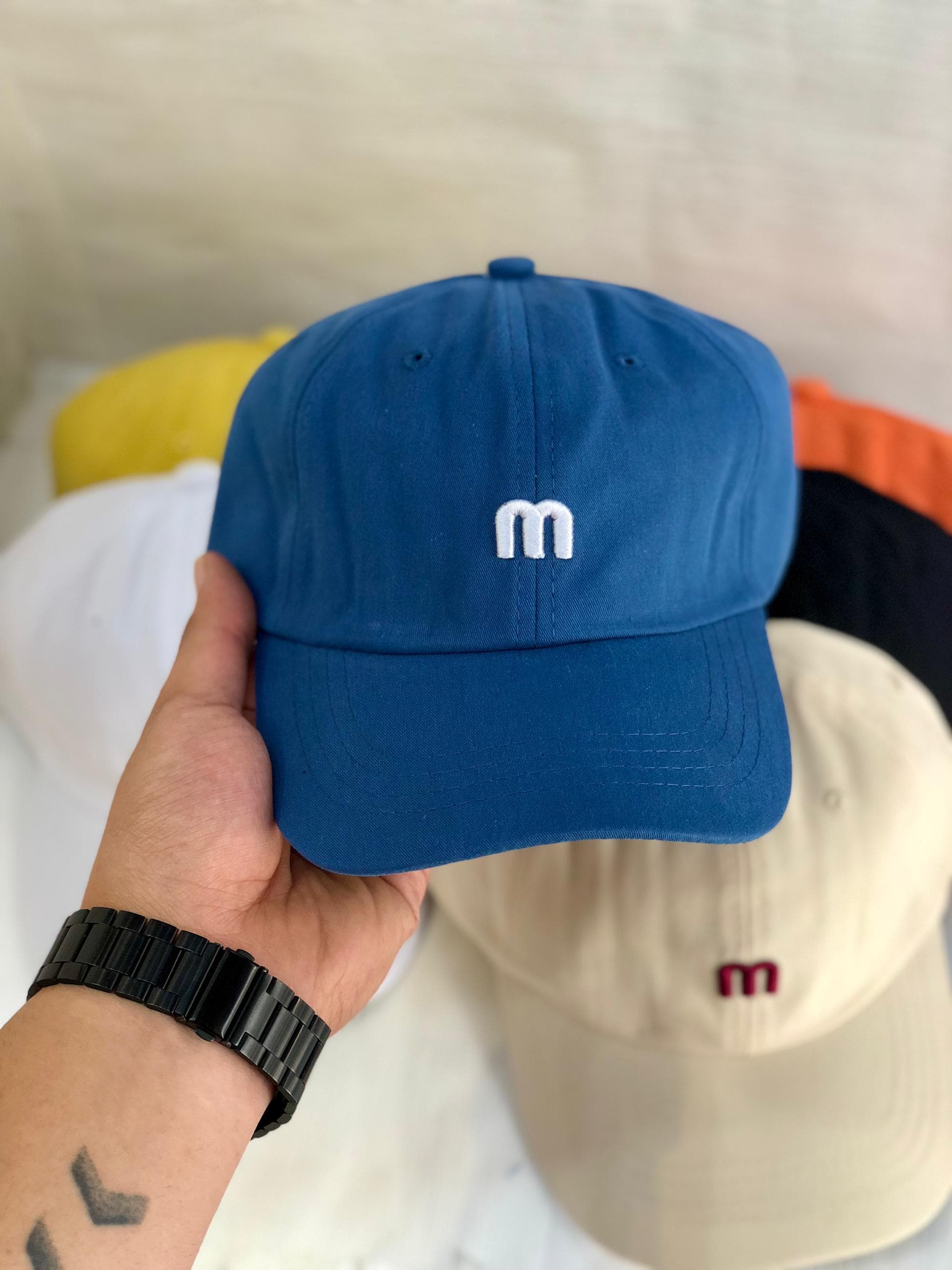 کلاه بیسبالی طرح M — تصویر ۳