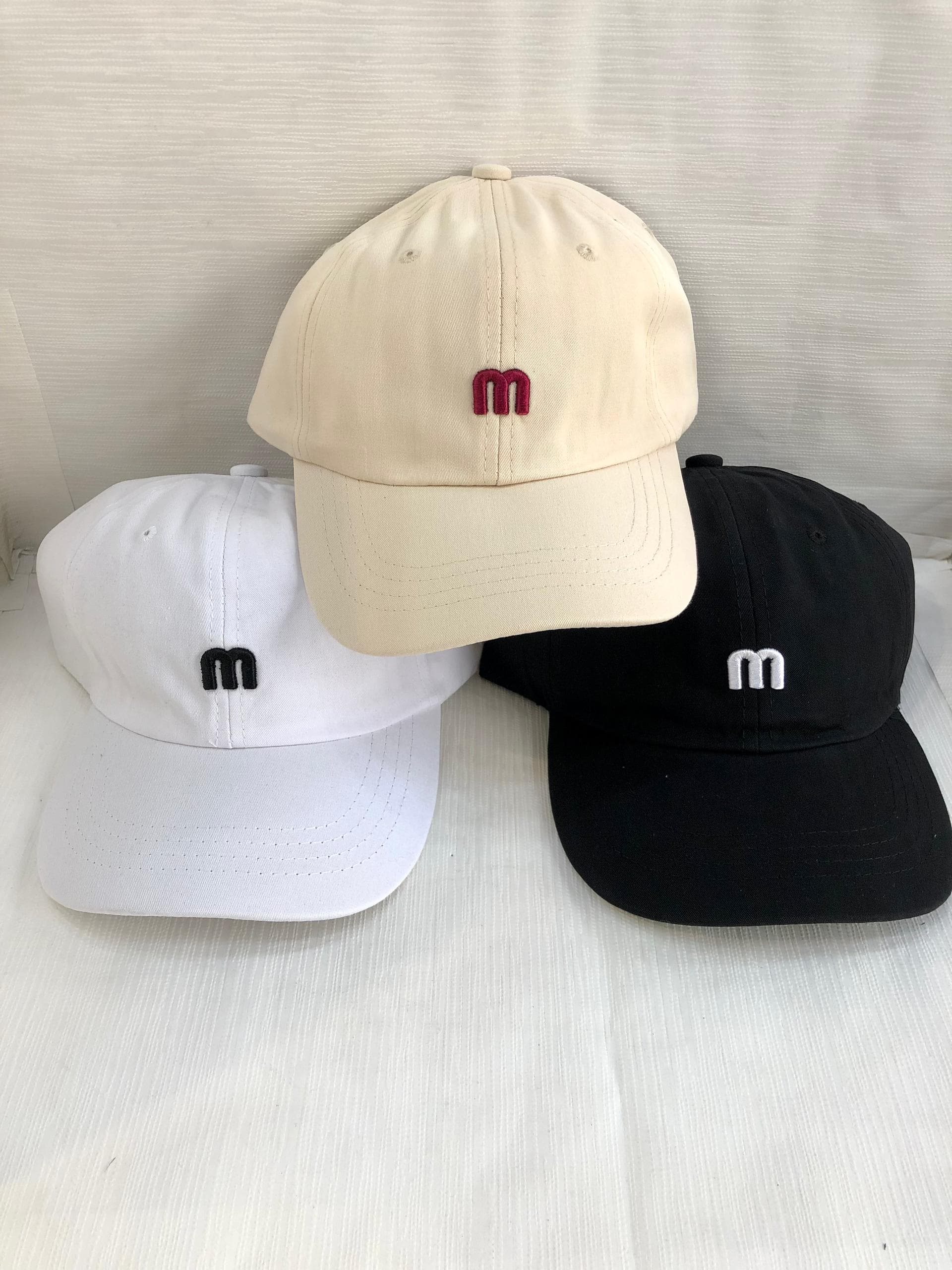 کلاه بیسبالی طرح M — تصویر ۴