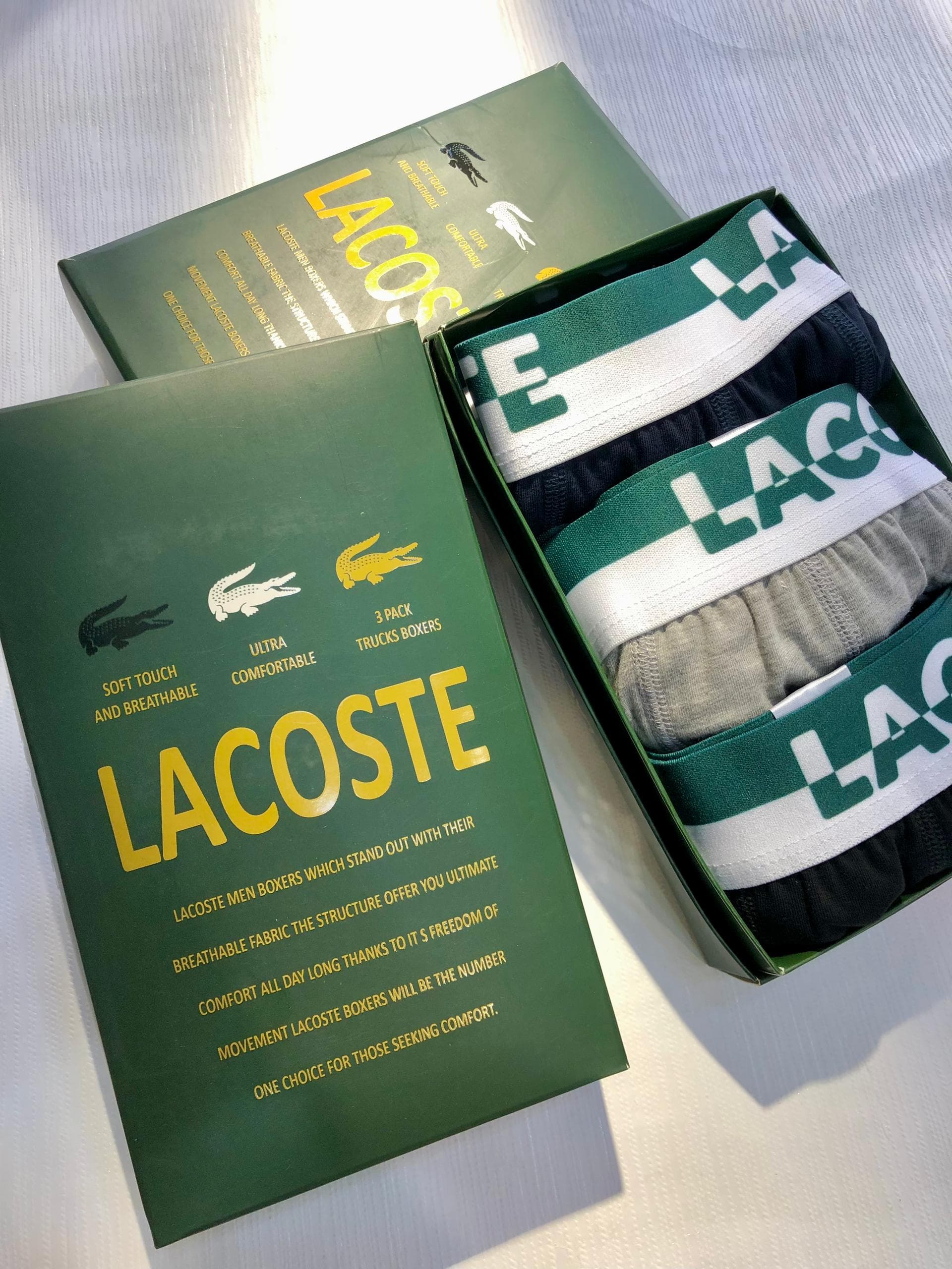 شورت مردانه نیم پا برند Lacoste طرح کش پهن