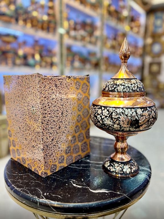 شکلات خوری پایه دار حکاکی و نقره کوب مسی30 — تصویر ۲
