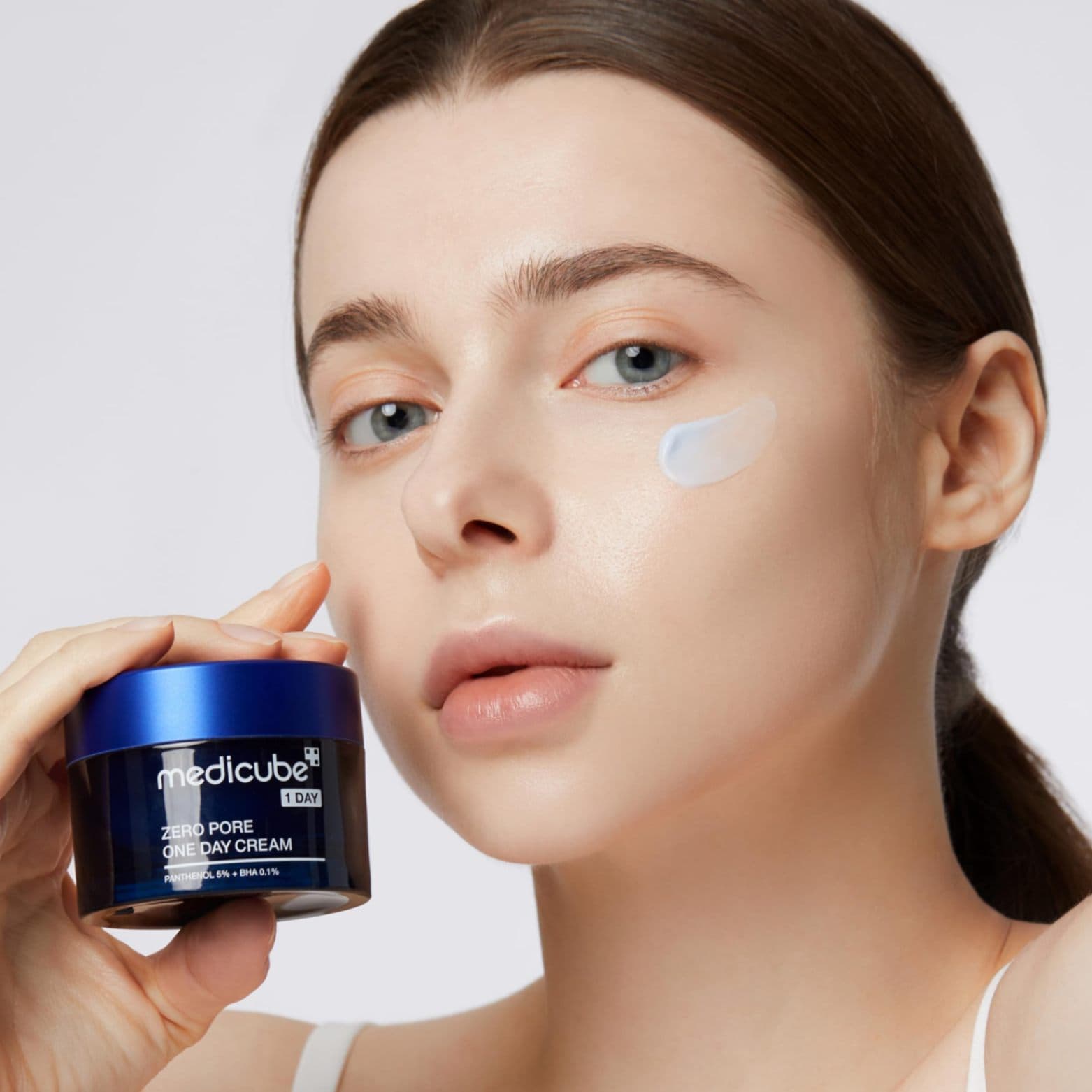 کرم مرطوب‌کننده وان دی کنترل منافذ مدی کیوب MEDICUBE Zero Pore One Day Cream — تصویر ۴
