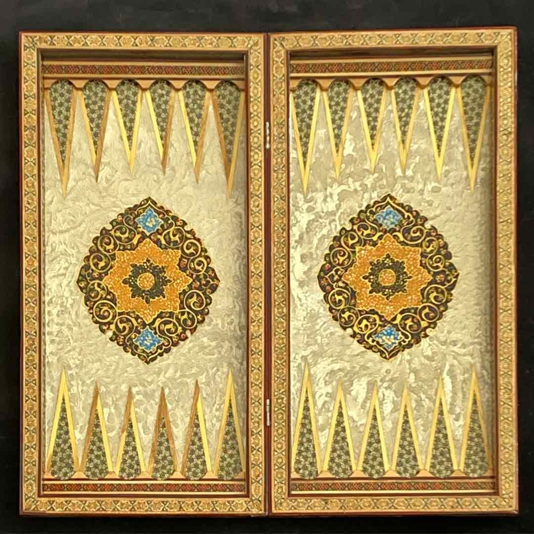 تخته نرد خاتم کاری روی صدف همراه نقاشی فرش — تصویر ۴