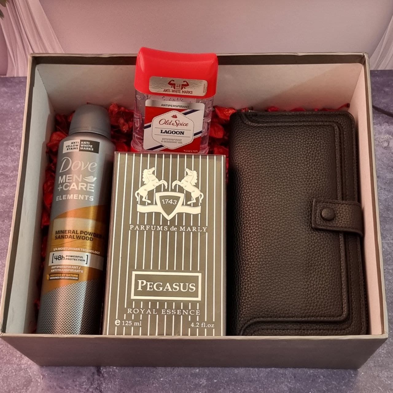 پک هدیه مردانه کد10 | عطر مارلی پگاسوس + اسپری داو و مام