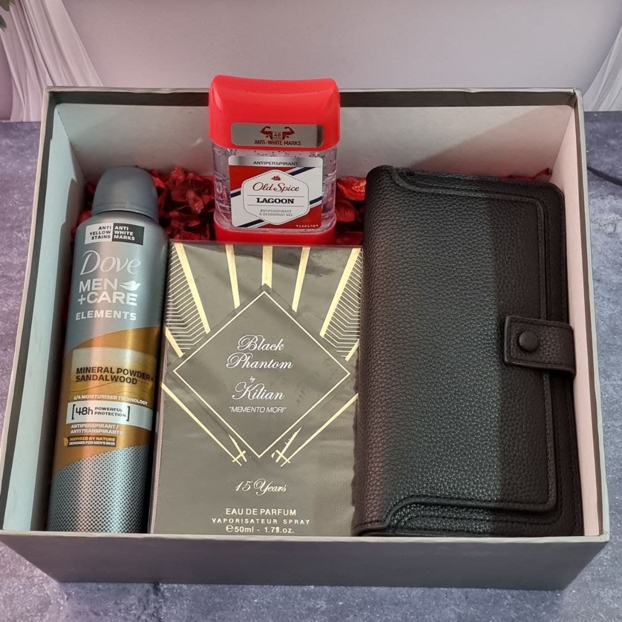 پک هدیه مردانه کد15 | عطر بلک فانتوم + اسپری داو + مام اولد اسپایس