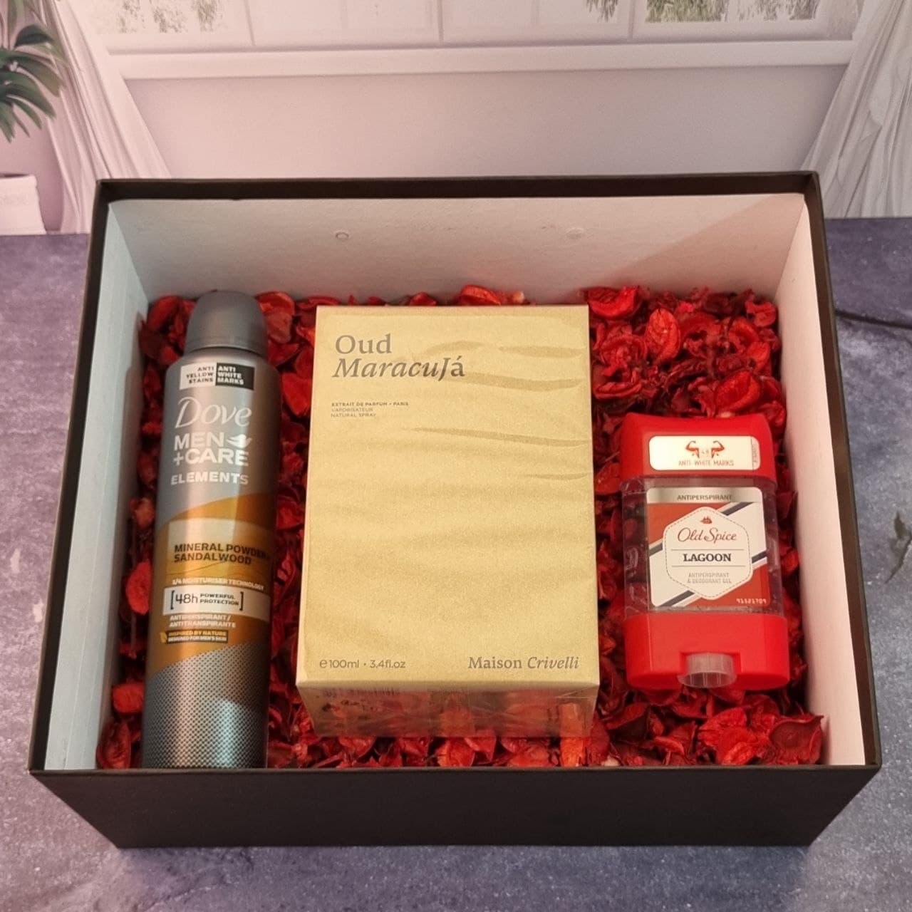 پک هدیه مردانه کد26 | عطر عود ماراکوجا + اسپری داو + مام اولد اسپایس — تصویر ۳
