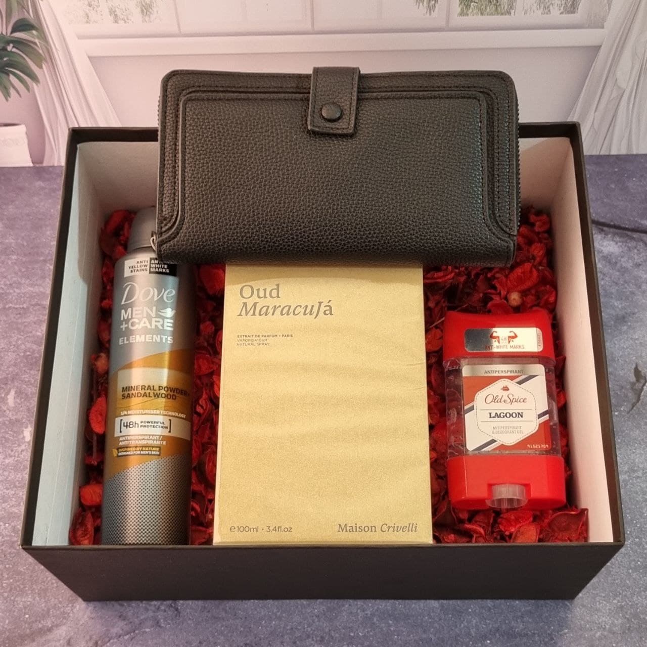 پک هدیه مردانه کد26 | عطر عود ماراکوجا + اسپری داو + مام اولد اسپایس