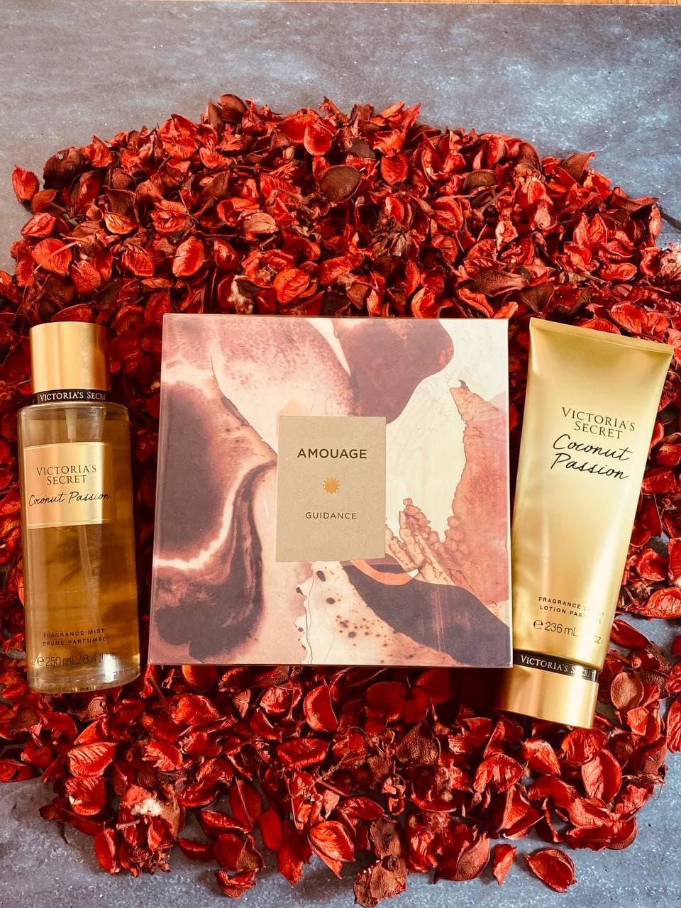 پک کادویی عطر آمواج گایدنس + ست بادی اسپلش و لوسیون کوکونات پشن – کد26