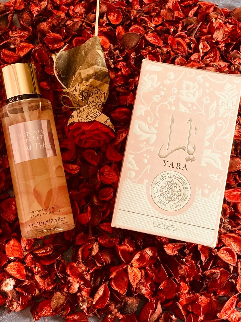 پک کادویی عطر یارا صورتی + بادی اسپلش ولوت پتالز – کد12