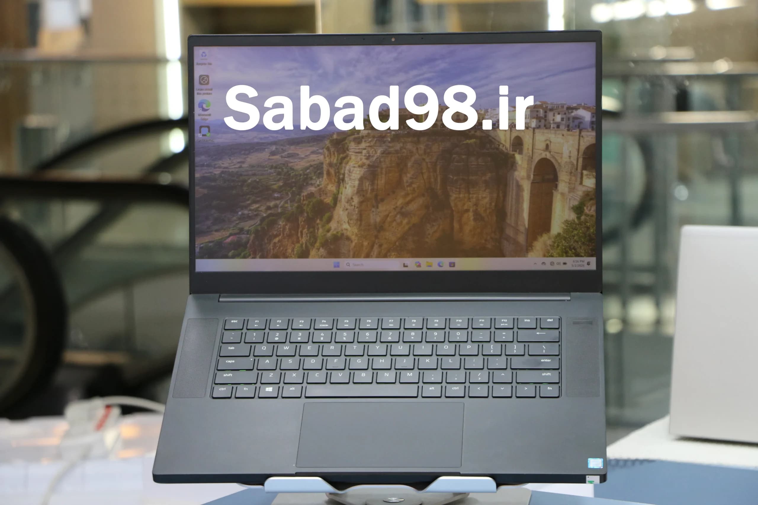 لپ تاپ Razer Blade 15 i7 8750H | 16GB | 128GB SSD + 1TB HDD | GTX 1060 Max-Q 6GB | 15.6 inch — تصویر ۲