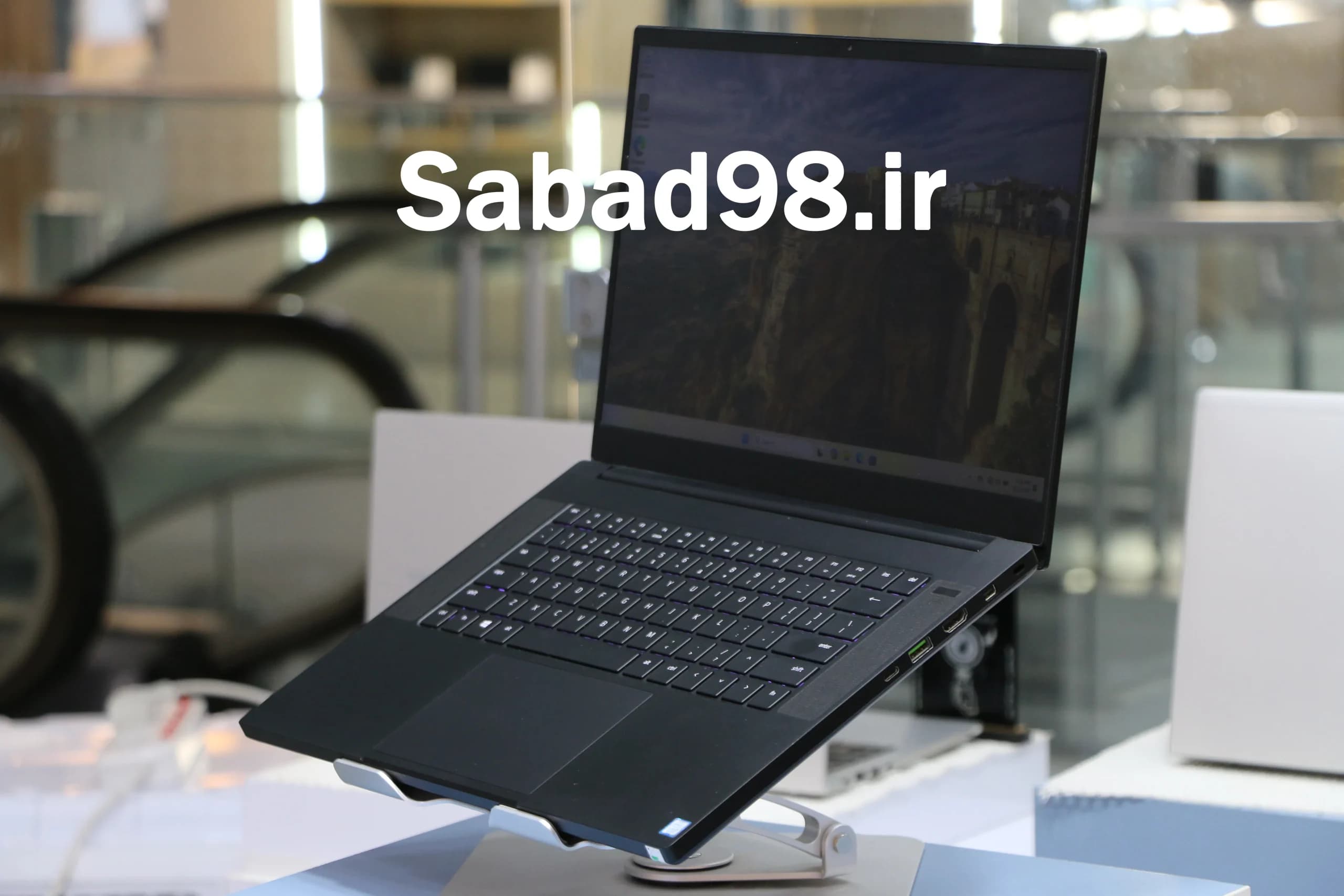 لپ تاپ Razer Blade 15 i7 8750H | 16GB | 128GB SSD + 1TB HDD | GTX 1060 Max-Q 6GB | 15.6 inch — تصویر ۳