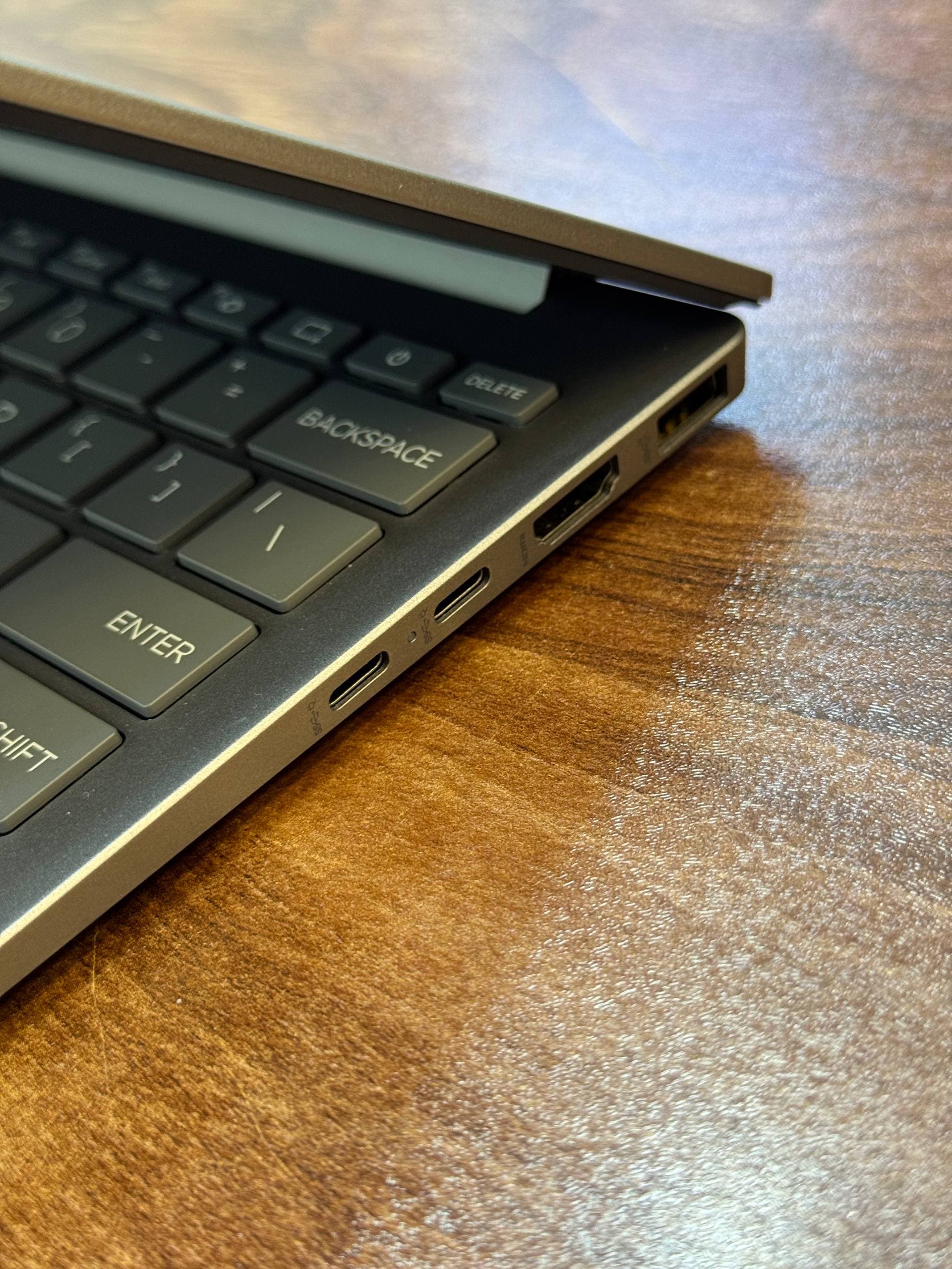 لپ تاپ HP Elitebook 635 Aero G11 Ryzen5 8640U | 16GB | 512GB SSD | AMD vs NPU | 13.3 inch FHD — تصویر ۶