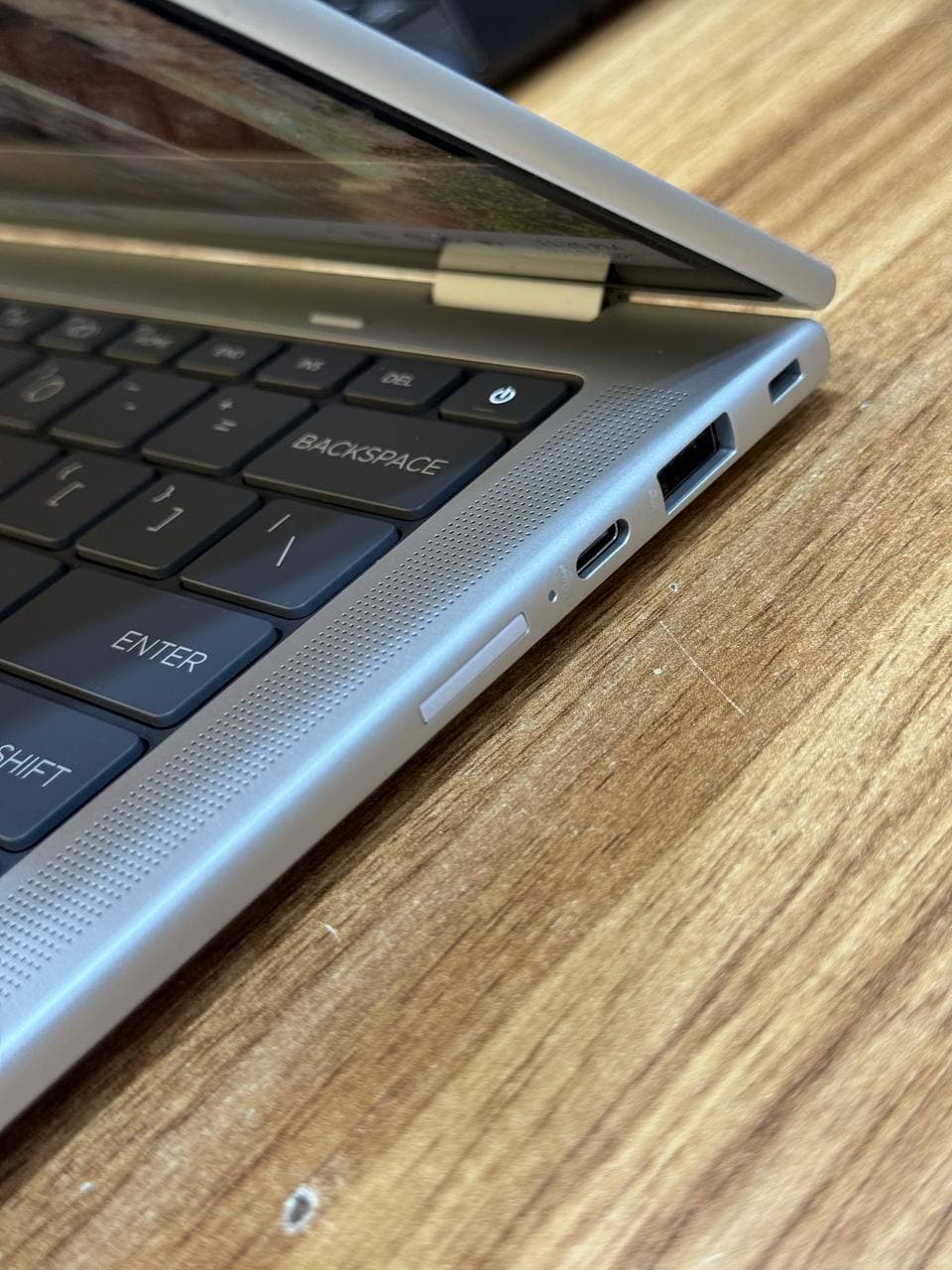 لپ تاپ HP Elitebook 1040 G10 i7 1355U | 32GB | SSD 512GB | Intel iris xe | 14 inch FHD — تصویر ۸