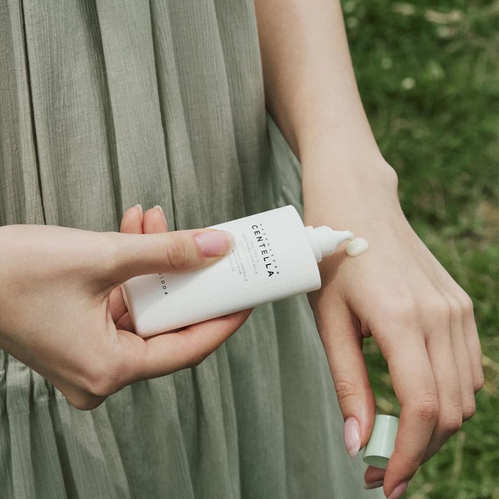 ضد آفتاب اسکین 1004 سنتلا Tea-Trica پوست چرب مدل Soothing Sun Milk SPF50 — تصویر ۴